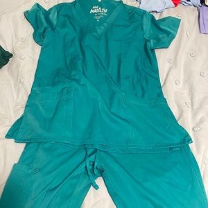 Scrub set